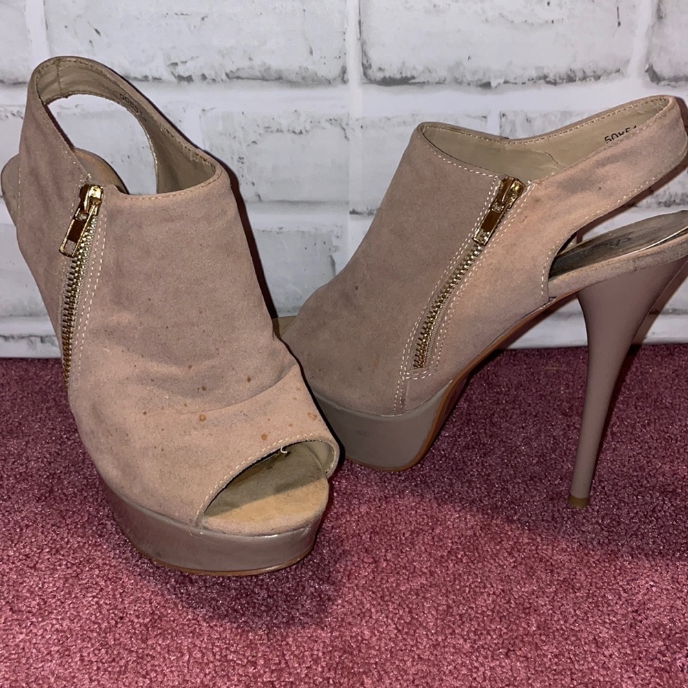 Nude peep toe pumps